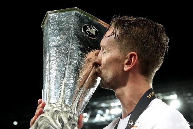 拉菲尼亚本赛季西甲14轮8球 距个人纪录还差3球